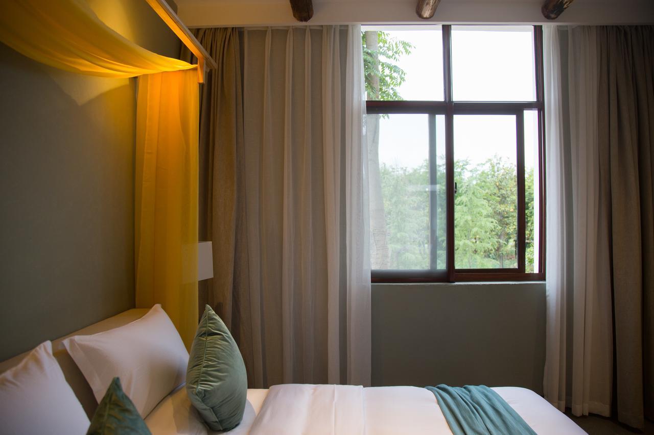 Hotel Seclusion Scenery Of Tangquan Hotspring Nanchino Esterno foto
